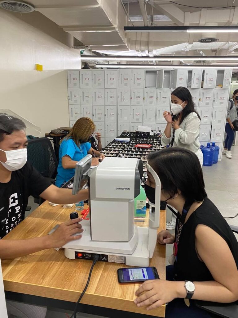 Tahche employees get eyeglasses